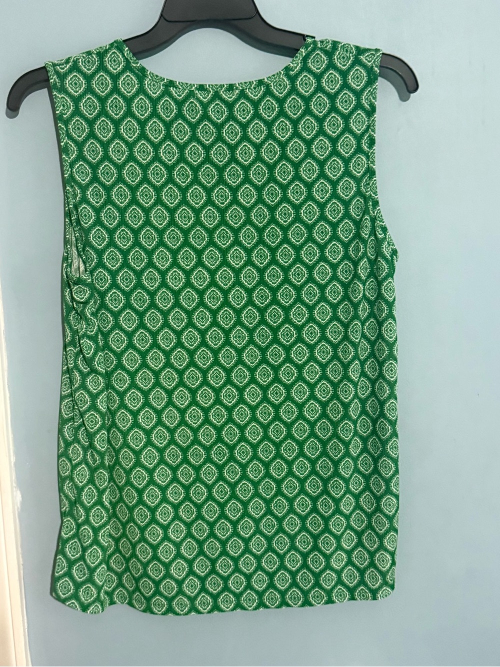 Cure Green Printed Sleeveless Keyhole Tank - Picture 8 of 11